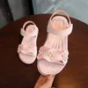 Sommarrosa blommor sandaler mjuk sula non slip pu läder små flickor för barn småbarn sandaler baby prinsessor korean 2024 mode öppen tå sandaler strandskor