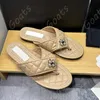 Chinelos de designer novo verão c sandálias camélia pequena fragrância flip-flops pé sandália couro rombóide diamante slides planos casual wear praia flip flops tamanho: 35-40