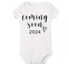 Baby tillkännagivande kommer snart 2024 nyfödda baby bodysuits sommar pojkar flickor romper kropp graviditet avslöja kläder