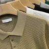 2024 Nouveau luxe décontracté tricoté polo pour hommes couleur unie motif uni col rabattu respirant lâche t-shirt décontracté été 240313