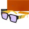 Tasarımcı Güneş Gözlüğü Kadınlar İçin Lüks Güneş Gözlüğü Kadın Gözlükleri Yüksek Kaliteli Bayanlar Güneş Gözlüğü Kare Gözlük Plaj Goggles Mektupları Unisex Eyewear