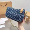 Sacs sous les bras à la mode, sac en toile denim classique avec bandoulière demi-lune, sacs à bandoulière coachly chambray swinger