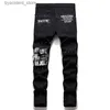 Męskie dżinsy męskie Scotland Red Plaid Tartan Patchwork Dżinsy Punk Nocet Patch Black Denim Pants Czaszka Listy drukowane Slim Proste Spodni L240313