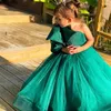 짙은 녹색 유아 파티 드레스 나비 넥타이 아이와 함께 어깨 한 어깨 드레스 공식적인 착용 반짝이 펄 라 툴레 투투 아이 생일 드레스