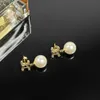 VB9K Designer Fashion Stud di lusso Nuovo Triumphal Arch Triumphal Pearl Inlaiid Diamond Orecchini per una luce squisita da donna con un senso di alto livello e una piccola folla