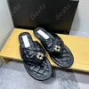 Chinelos de designer novo verão c sandálias camélia pequena fragrância flip-flops pé sandália couro rombóide diamante slides planos casual wear praia flip flops tamanho: 35-40