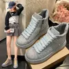 Sukienka buty swobodne buty wysokie damskie buty 2023 Spring Nowe damskie wszechstronne pełne diamentowe ciasto gęste woda sporty na wodę desek 240313