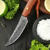 Noża polowań na kemping Damascus Design Knife stał stal nierdzewna ostrz na zewnątrz grillowy grillowany mięso Slawer Survival z skórzaną obudową 240315