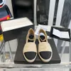 Toppkvalitet vävt espadrilles sandaler halmlägenheter glider ankel rem strandskor kvinnor rund tå lyxdesigner platt klack semester skor fabrikskor med låda