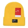 Designer mulheres homens gorro inverno unisex chapéu de malha gorro crânio bonés de malha chapéus clássicos esportes boné feminino casual designer ao ar livre gorros vermelho distintivo