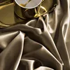 Luksusowy złoty jedwabny zestaw pościeli na kołdrę kołdrę pokrywka płaska arkusz poduszek podwójny ru europejski łóżko lniane kołdrę 240306
