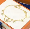 Högkvalitativ smycken Set för kvinnor Klöver Halsband fransar V Initial Flower Charm Bloomingg Necklace Armband Studörhängen