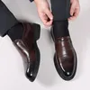 Chaussures décontractées de marque de Style britannique pour hommes, robe en cuir verni à la mode pour hommes d'affaires, plates, respirantes, formelles, pour le travail au bureau