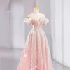 Runway-Kleider: Wunderschönes formelles Abendkleid in Rosa, glitzernd, schulterfrei, mit Perlen verziert, Pailletten, Rüschen, lange Promi-Bankettkleider