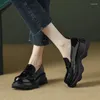 Elbise Ayakkabı 2024 Bahar Yuvarlak Kafa İngiliz Tarzı Cowhide Patent Deri Süper Işık Kalın Sole Artış Loafers Büyük Boyut