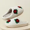 Домашние зимние женские теплые романтические тапочки с красной розой и любовью, подарок подруге, мягкие комфортные тапочки для спальни, лаконичная Нескользящая хлопковая обувь