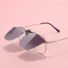 Neue Ankunft Polarisierte Flip-up Sonnenbrille Clips für Myopie brille Frauen Randlose Photochrome Glas Clip-on Sonnenbrille Clip C2250 ldd240313