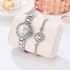 Montre-bracelets 2pcs / set Fashion Belt Watches Femmes Regardez un bracelet en argent délicat pour le bracelet de luxe pour les dames Relogio Feminino