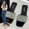 Zapatillas sandalias mujeres usan 2022 nuevo verano hada Feng Shui diamante moda fondo plano cabeza cuadrada zapatos grandes h240313