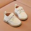 First Walkers Baby 2024 Autumn Sofe Sole Buty oddychający dla dzieci Mała skórzana moda i wypoczynek Prewalker urodzony