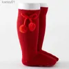 Skarpetki dla dzieci Dziewczyny Cherry Ball Knee High Socks Toddler Tuber Tube British Style Socks for Kids Knitt Sockrzanie nóg ciepła 0-5years YQ240314