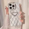 Funda de lujo para iPhone 15 14 Pro Max de cuero, funda de diseño para iPhone Sparkling Diamond 13 Plus 12 11 Pro para mujeres y hombres, excelente agarre a prueba de golpes, cubierta ultra delgada