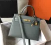 Diseñador de moda Bolsos de mujer Totes Monedero Bolsos de plata Hardware Hardware Messenger 22 cm Mini bolsa Genuino Mango plano Cuero Lujo para Gnjp