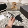 Pantoufles de créateurs Chaussures Femme Lettre - Chaussures Chic et Personnalisées pour un Style Quotidien