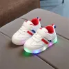 Scarpe da ginnastica per bambini da esterno taglia 21-30 LED per ragazzi Sneakers luminose per neonate Scarpe da bambino con suola luminosa Sneaker da corsa luminosaL2401