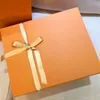 Дизайнерская женская большая сумка Orange Box Подать заявку на роскошные сумки Сумки на плечо Оригинальные подарочные коробки Цветочные буквы Crossbody Женская мода для макияжа Кошельки Использование