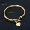 Bangle Titanium Steel Bangle Cable Wire Gold Color Love Charm Bangle Armband Smycken Armband Krokstängning för kvinnor Män Bröllopsmycken gåvor Butiker 2024