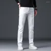 Jeans da uomo 2024 Primavera Autunno Uomo Moda Casual Stile classico Business Dritto Pantaloni morbidi Pantaloni maschili avanzati bianchi 40