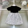 Fashion Princess Dress Girls Tracksuits Diamond Letters Baby Clothes Storlek 90-150 cm barn T-shirt och Shiny Diamond Short Kjol 24mar