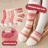 Kindersokken 5 Paren/set Leuke Gestreepte Hart Babysokjes Winter Warme Dikke Pluche Sok Voor Meisjes Koreaanse Kinderen Badstof Mid tube Sok YQ240314