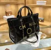 Tasarımcı Çantası 2024 El çantası C Metal Zinciri İnci Plaj Çantası Debriyaj Omuz Crossbody Bag Lady Luxury Bags 2Style