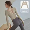 Chemises actives Chemise de sport à manches longues pour femmes, belle tenue de Yoga dans le dos croisé, haut court, vêtements de sport avec coussinet de poitrine, Fitness, Gym