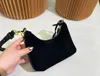 Designer väskor Tote Crossbody Bag stora kapacitetspåsar mjuka läder kvinnor mode tote shopping flerfärgade handväska tygväskor