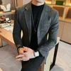 Brytyjski styl Blazer Men wiosna Wysokiej jakości kombinezon biznesowy sukienki biurowe Tuxedosman Slim Fit Casual Faux zamszowy kurtka 240311