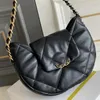 Designer Underarm Evening Bag CC 19 Bag Fashion Quilted Shoulder Bag Chain Tote Bag Woman Luxury Handväska Läder Half Moon Hobo Underarm Bag 10a Soft Dicky0750D