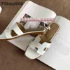 Pantofole Orans Sandali da donna 2024 Abbigliamento estivo Tendenza in pelle Piatta Moda coreana Scarpe grandi rosse nette bianche