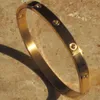 Berömda lyxdesigners smycken älskar skruvarmband armband klassisk designer armband guld pläterad rostfritt stål trendiga armband