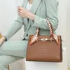 Äkta läder handväska kvinnors axelväska modedesigner kvinna damer singel axel diagonal dam hängande väska stor kapacitet totes nr.cn1732 fabrikspris
