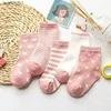 Barnstrumpor 5pairs/Lot 2023 Baby Socks for Kids Girls Boy Cotton Stripe Cartoon Animals Summer Toddler Sticked Socks Newborn Bebe Clothes YQ240314