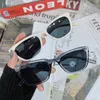 Projektant Nowe okulary przeciwsłoneczne Kobiety marka designerska seksowna vintage Cat Eye Słońce okulary Lady Outdoor Travel Shad