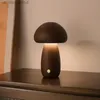 Tafellampen 1 van de led creatieve paddestoel tafellamp houten bureau lamp slaapkamer bedachtige nachtlicht dimbare led verlichting creatieve huiste decor tafellamp uniek huis wa wa