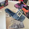 Pantofole firmate Moda Strass Denim Flats Pantofola Pigro Infradito con tacco basso Lettere in pelle Lady Cartoon Slides Donna Summer Beach Sandali piatti