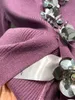 Designerns nya V-hals stickade tröja med handgjorda paljetter och blommiga mönster som är skonsamma