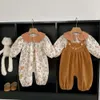 INS Combinaison bébé printemps-automne pour garçons et filles, combinaison rampante à imprimé animal mignon avec col à revers, manches longues et fesses