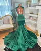 2024 Sexy Groene Prom Dresses Jewel Hals Illusion Gold Crystal Kralen Zeemeermin Prom Jassen Open Rug Mouwloze Avondjurk