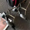 2024 Bayan Tasarımcı Lüks Saf Renk Yüksek Heele Sandalet Moda Klasik Deri Sıradan Metal Zincir Elegance Ayakkabı Lady Seksi Strappy Topuk Sandal Boyutları 35-40